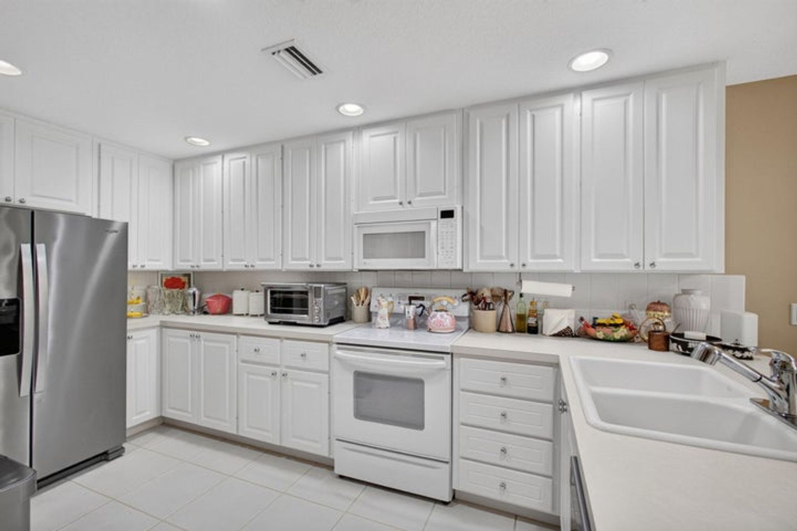 Jupiter House: 213 Barcelona Drive