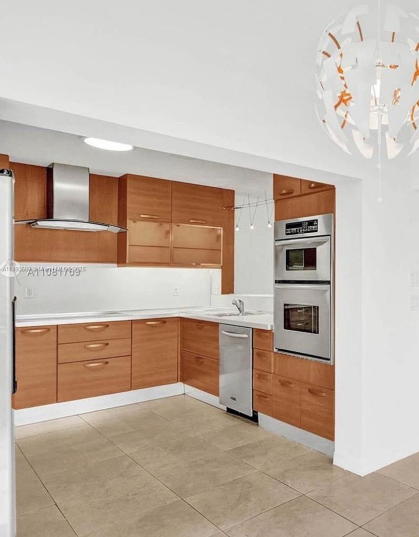 Aventura House: 20937 Bay Court 114-1