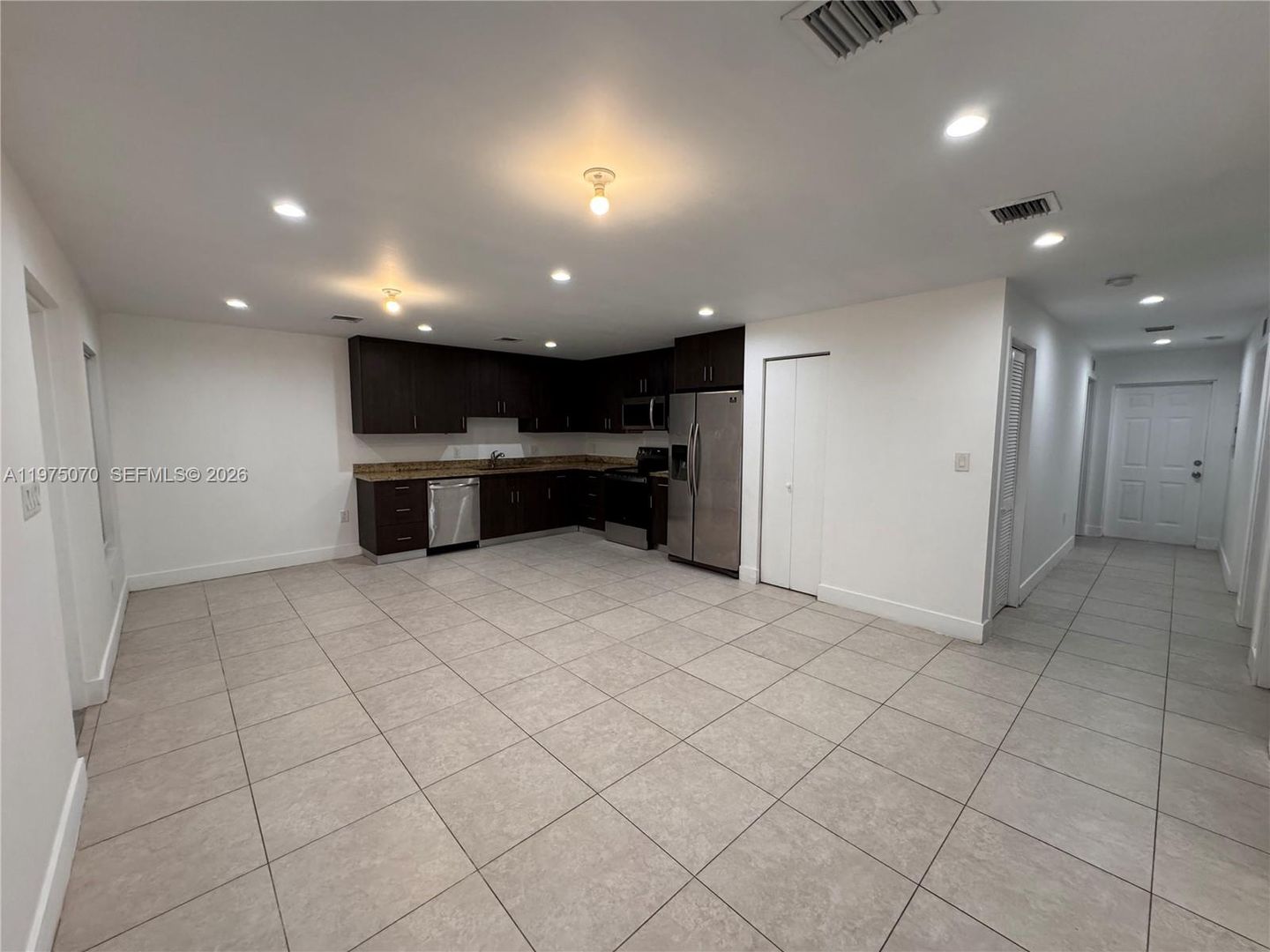 Hallandale Beach House: 605 NW 3rd Avenue A-B