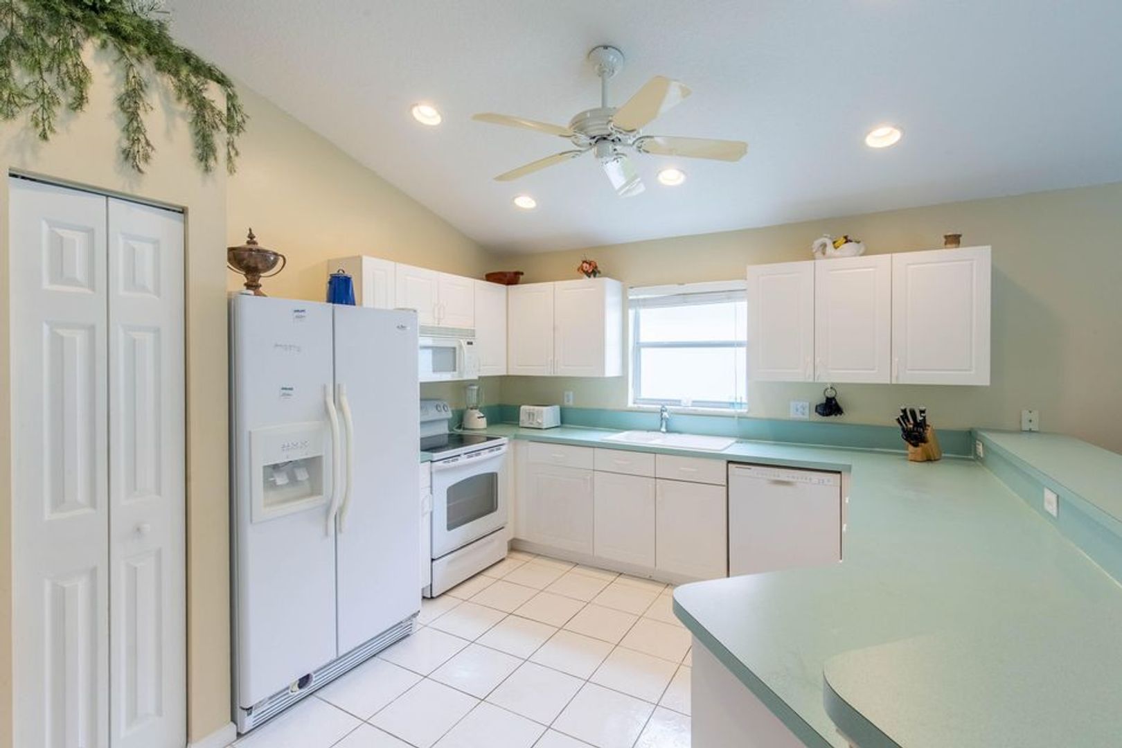 Deerfield Beach House: 297 NW 1 Avenue NW,