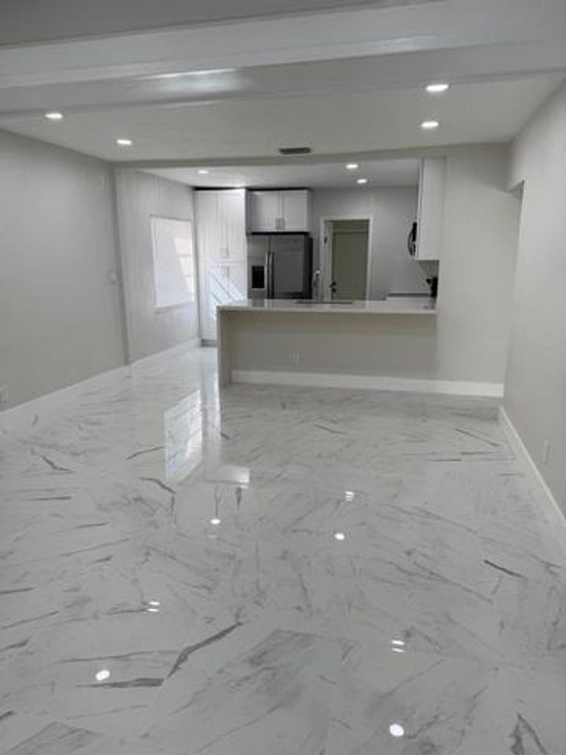 Hollywood House: 2423 Scott Street
