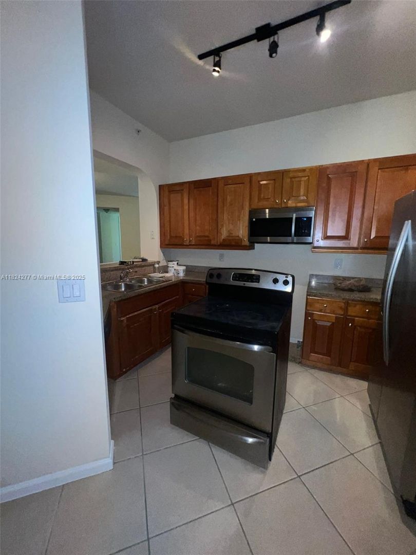 Pompano Beach House: 3500 Oaks Clubhouse Drive 207