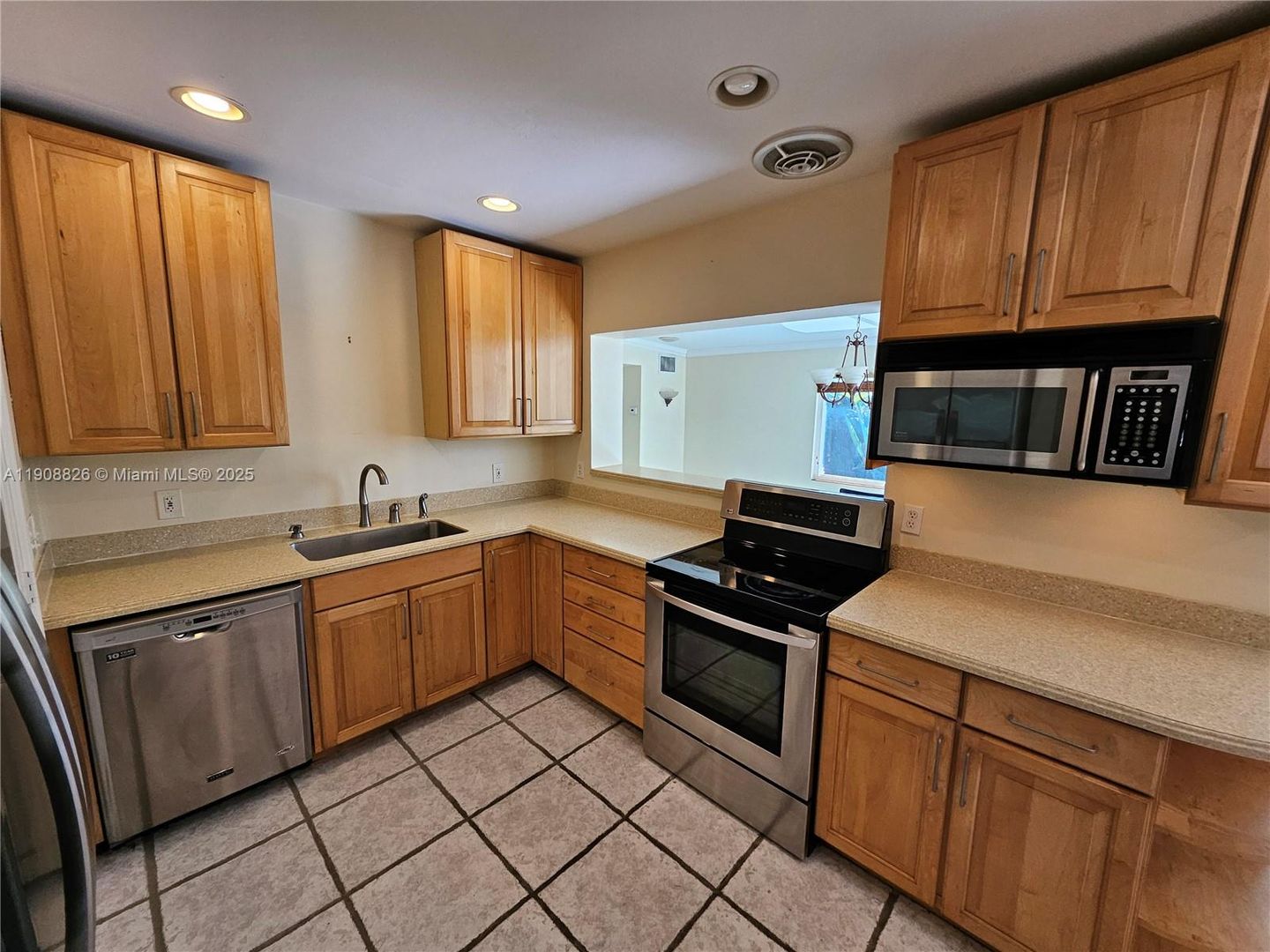 Wilton Manors House: 2016 NE 26th Drive