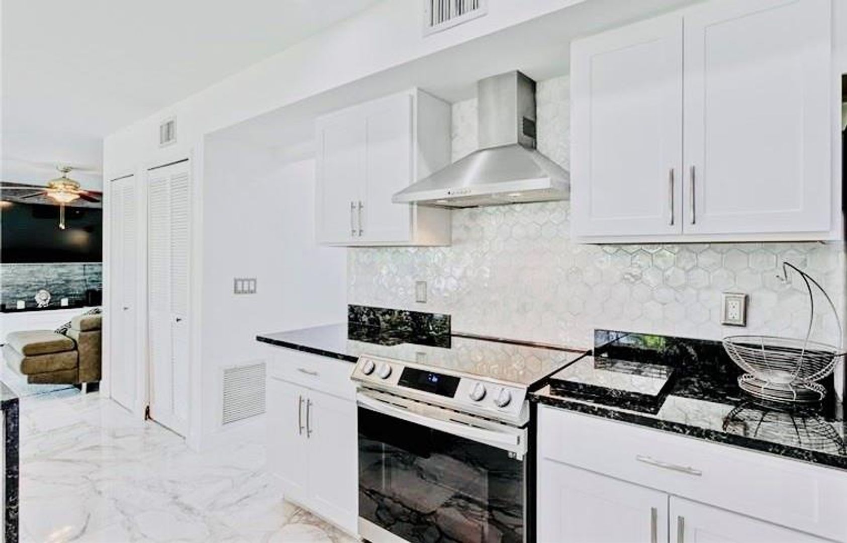 Royal Palm Beach House: 128 N Royal Pine Circle N