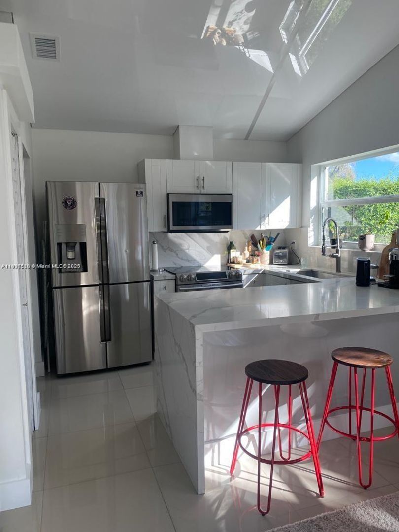 Miami House: 5261 SW 154th Place 5261