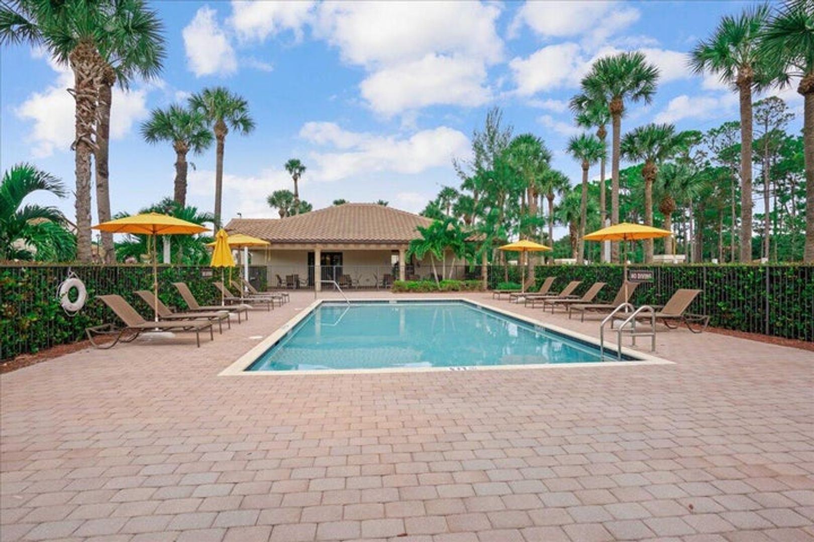 Greenacres House: 6021 Night Heron Court
