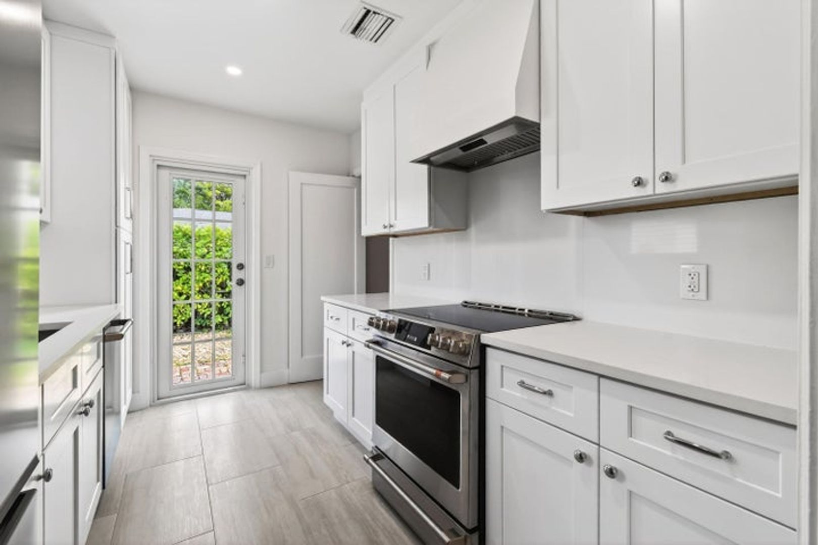 West Palm Beach House: 236 Greymon Drive