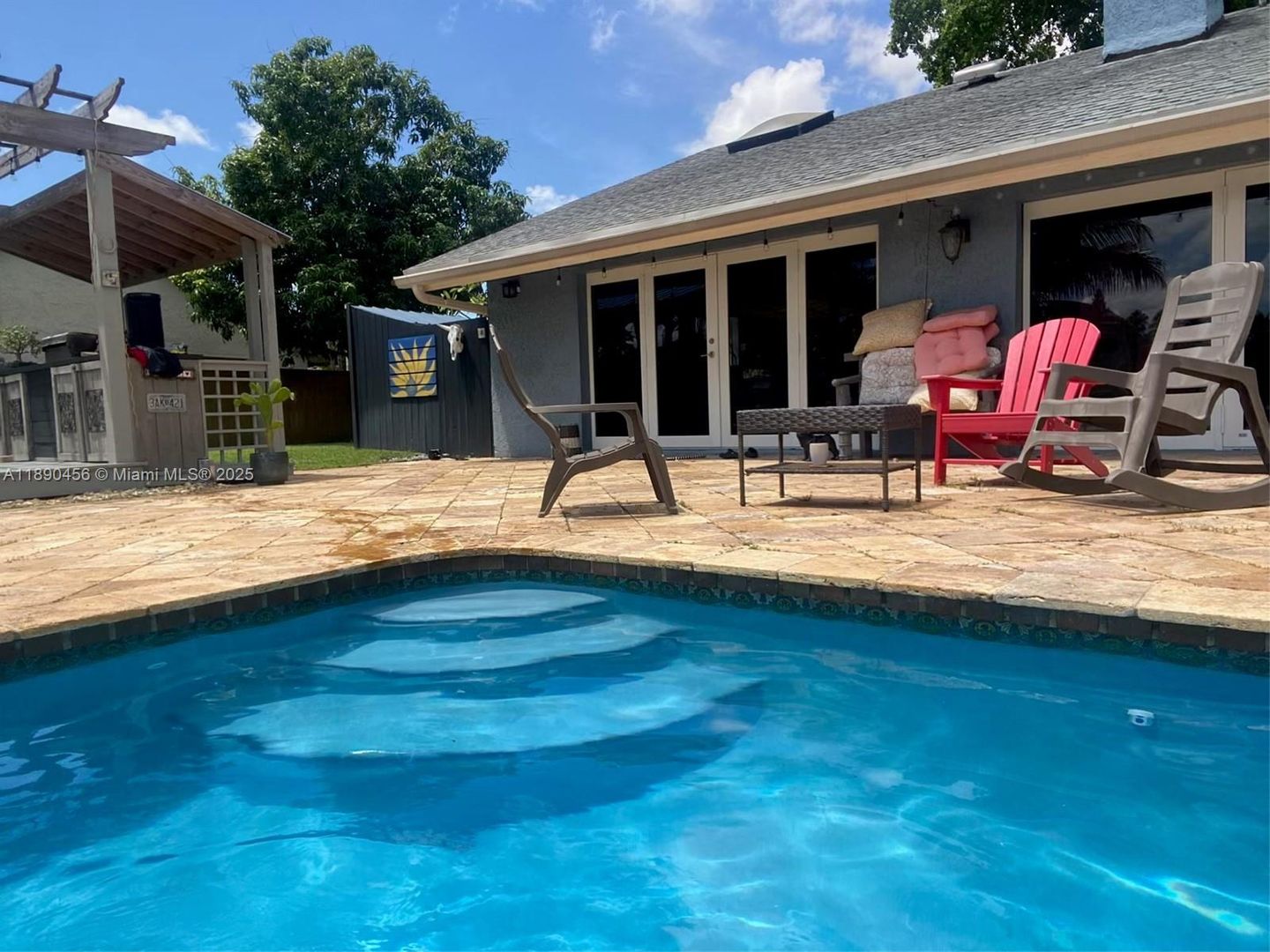 Plantation House: 960 Bayberry Point Drive