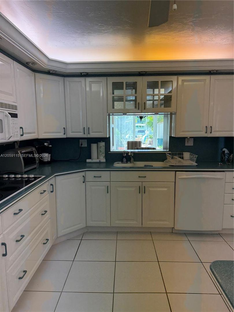 Hallandale Beach House: 612 NE 25th Avenue 51