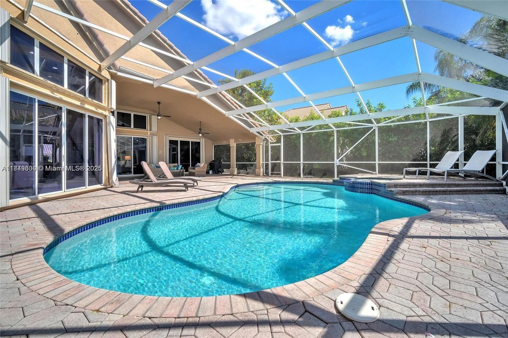 Pembroke Pines House: 620 W Laurel Lane W