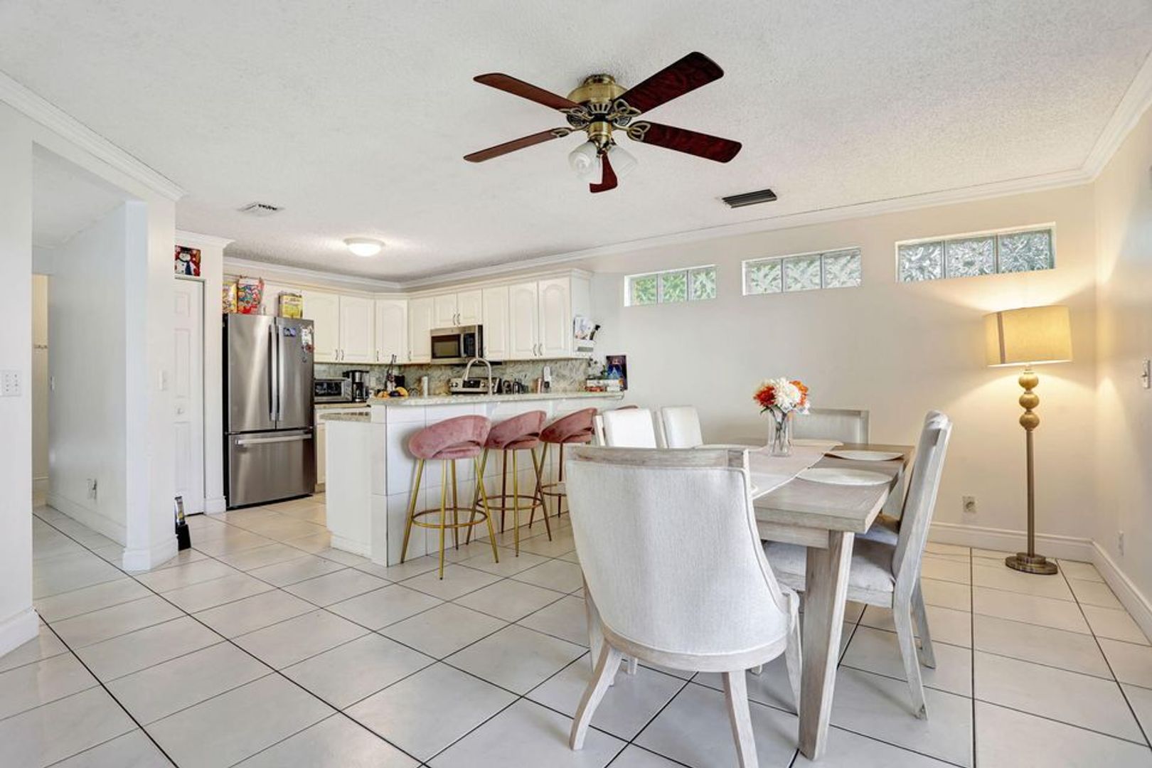 Margate House: 3385 Seabreeze Lane