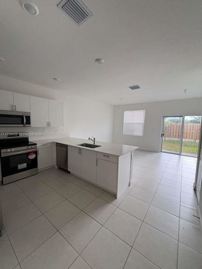 Homestead House: 29240 SW 163nd Court