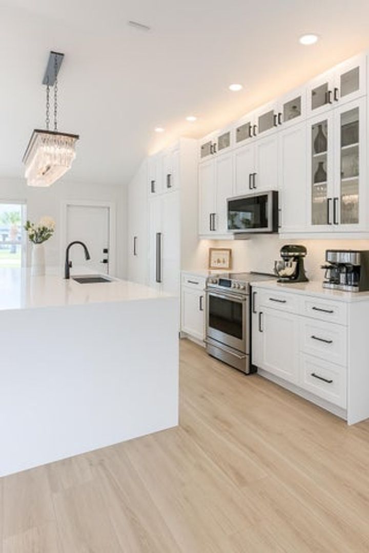 Wellington House: 1853 Shower Tree Way