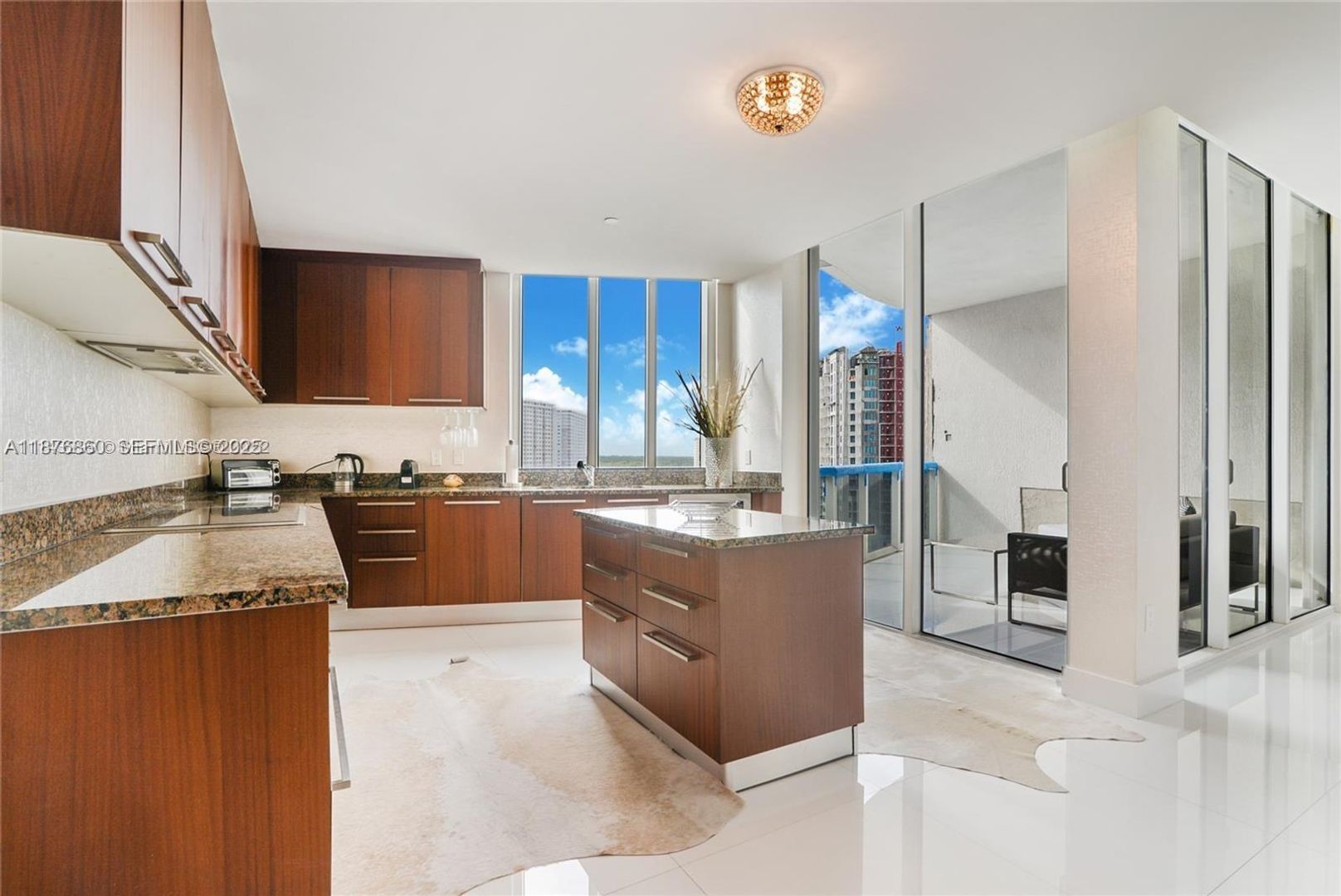 Sunny Isles Beach House: 15811 Collins Avenue 704