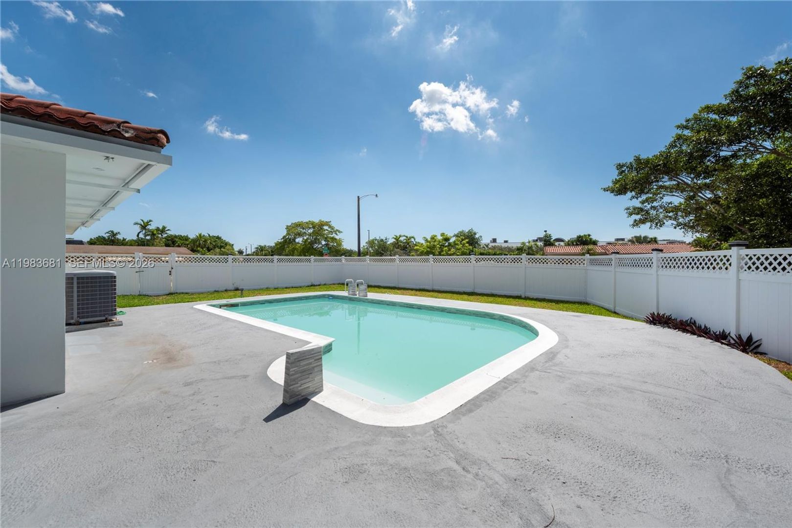 Hollywood House: 4700 Mckinley Street