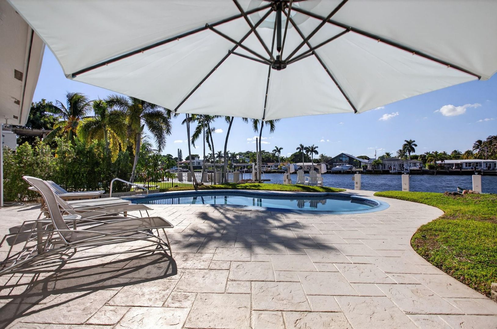 Pompano Beach House: 513 S Riverside Drive
