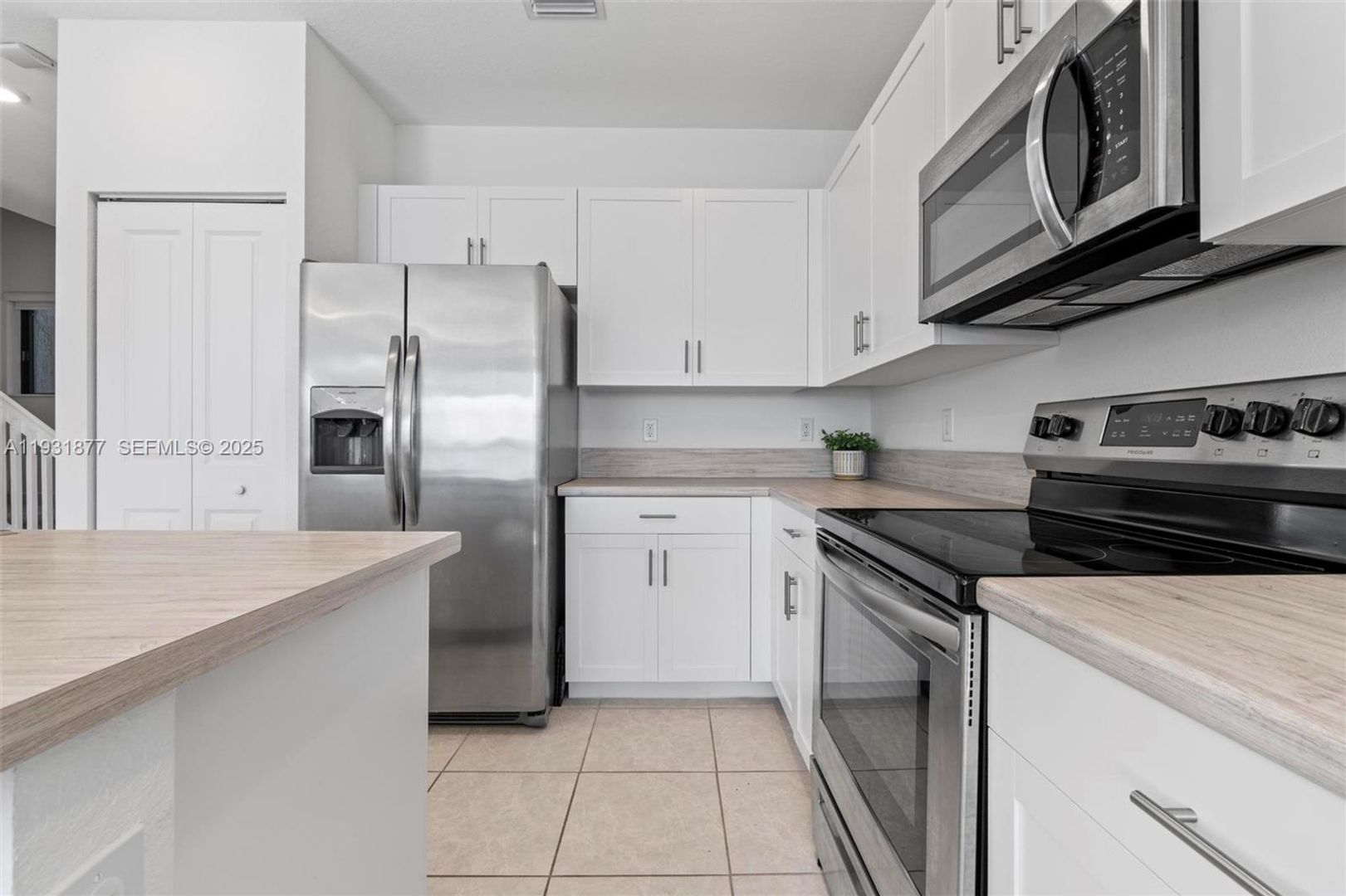 Miami House: 20544 NE 5th Place 0