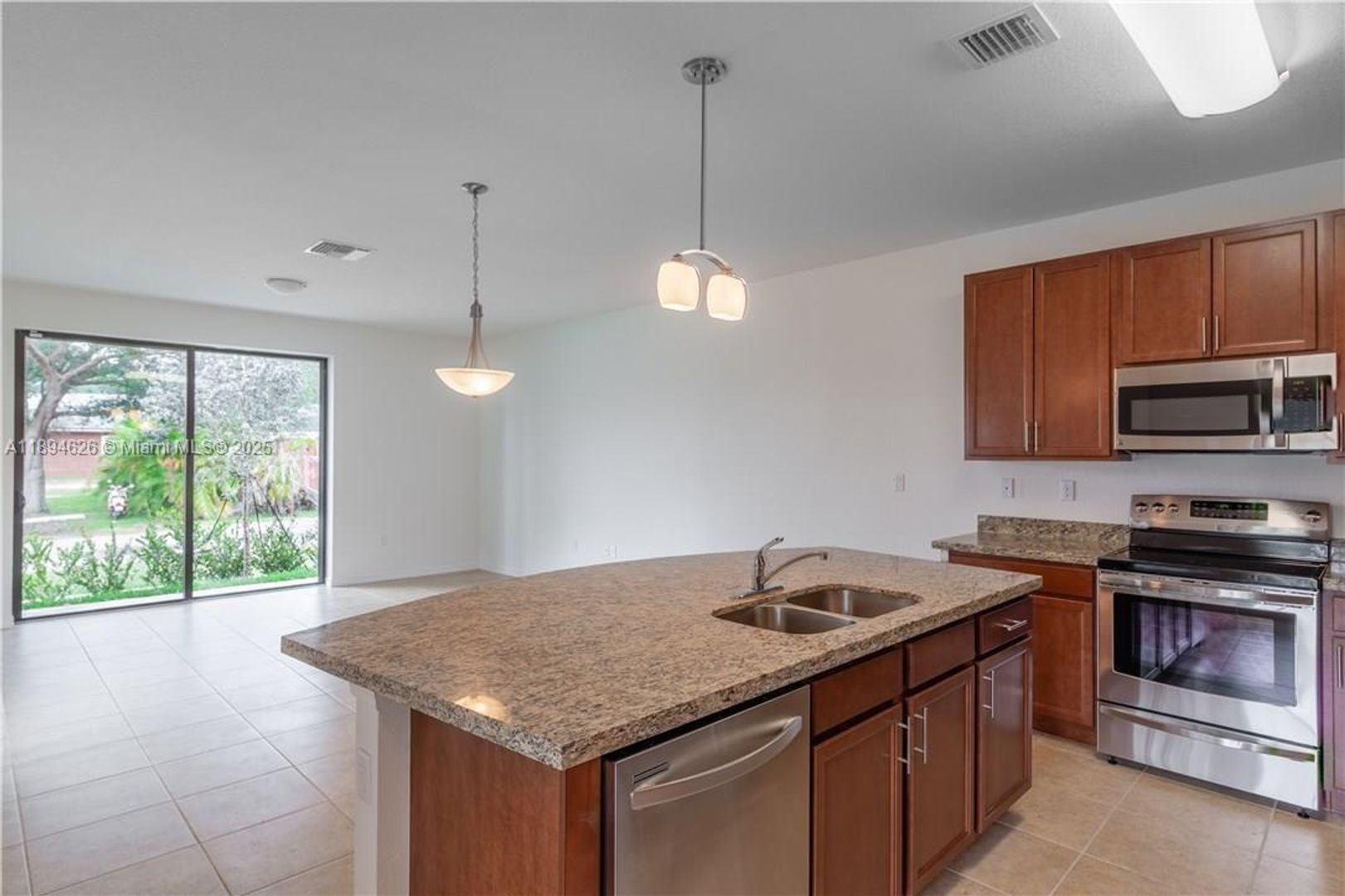 Davie House: 6301 S Station Square 6301