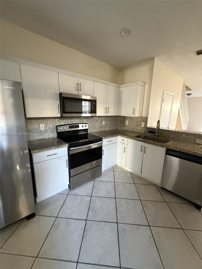 Weston House: 2070 Madeira Drive 5