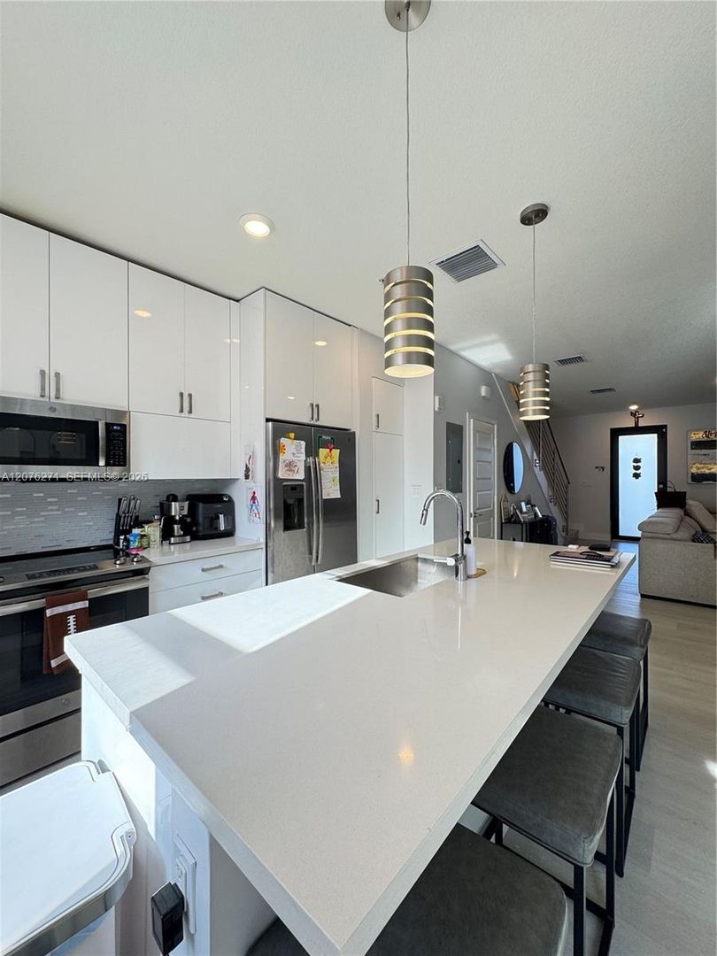 Doral House: 10413 NW 82nd Street 3