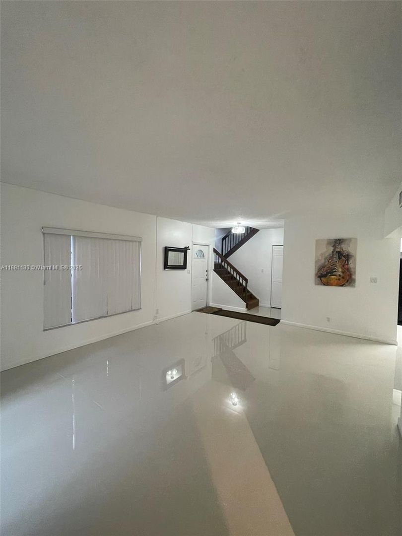 Davie House: 2718 S University Drive 17C