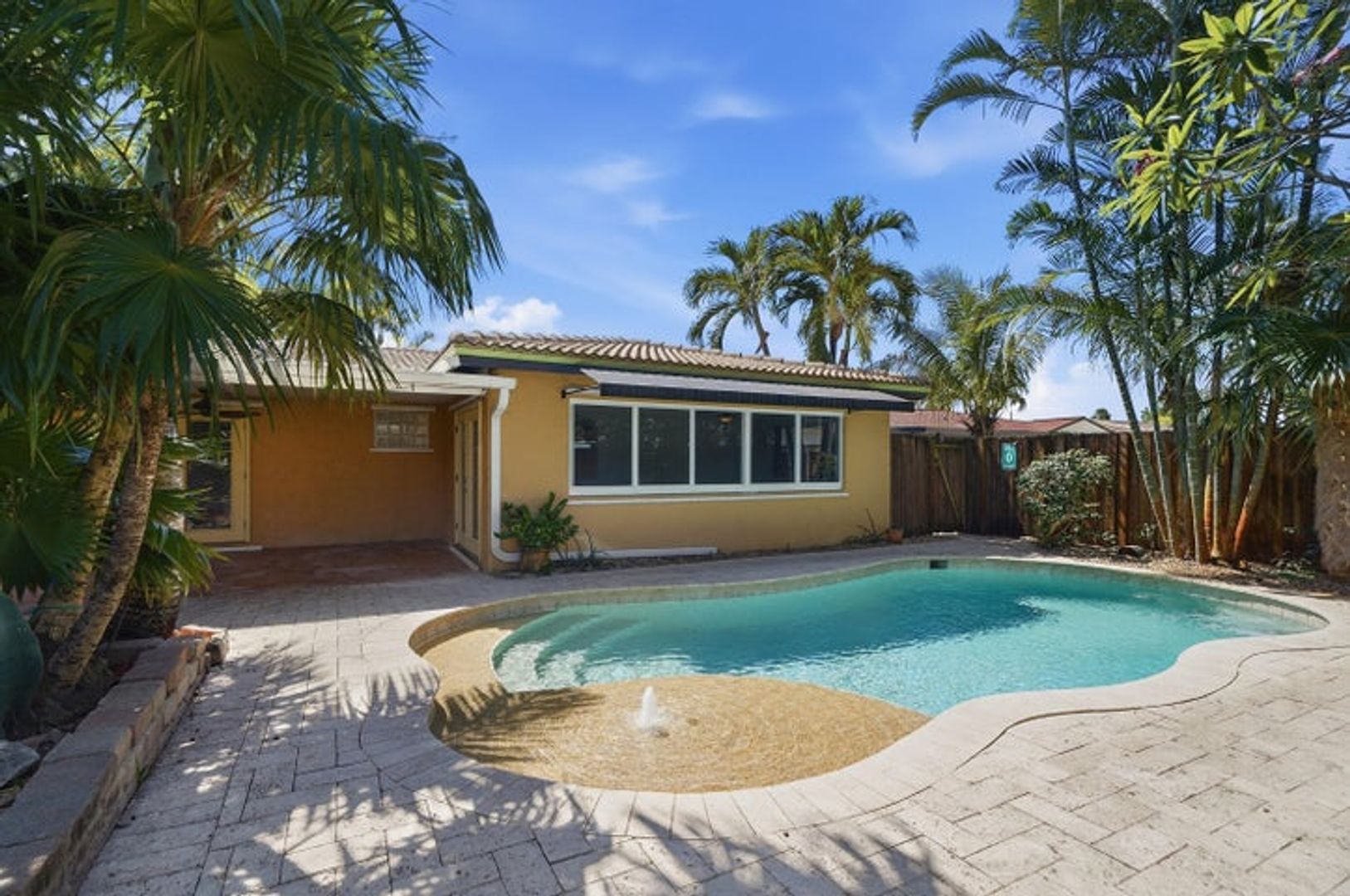 Oakland Park House: 4650 NE 2nd Avenue