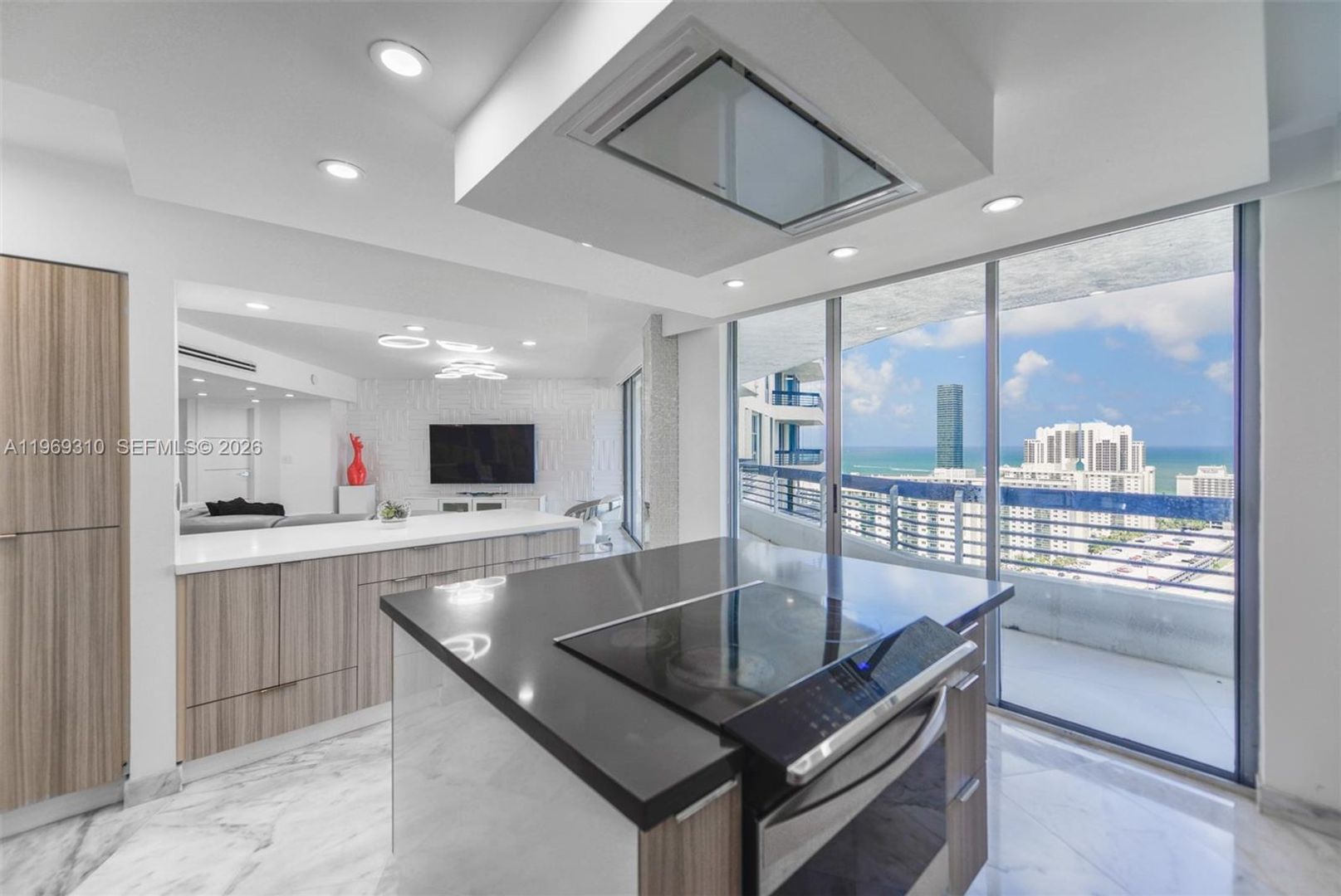 Aventura House: 19195 NE 36th Court 2707, Aventura