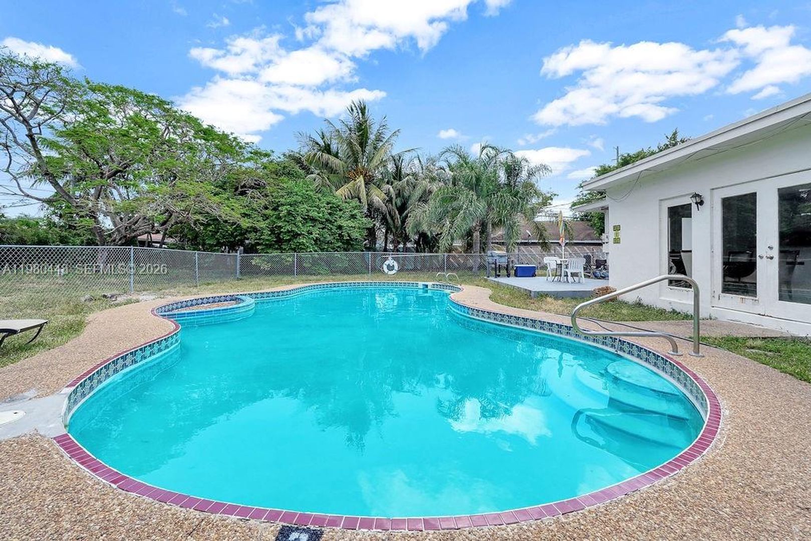 Hollywood House: 2417 Pierce Street -