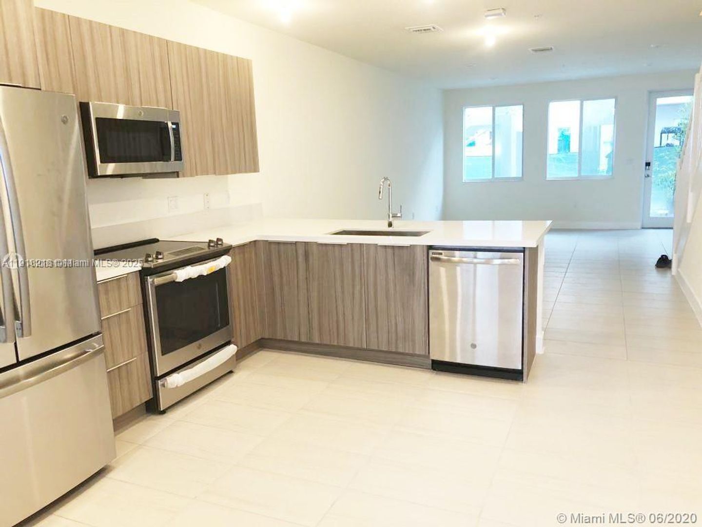 Doral House: 10229 NW 64th Terrace 107