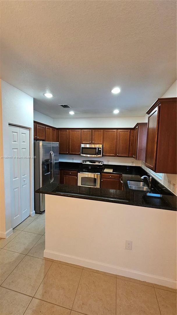 Doral House: 8785 NW 116th Court 1