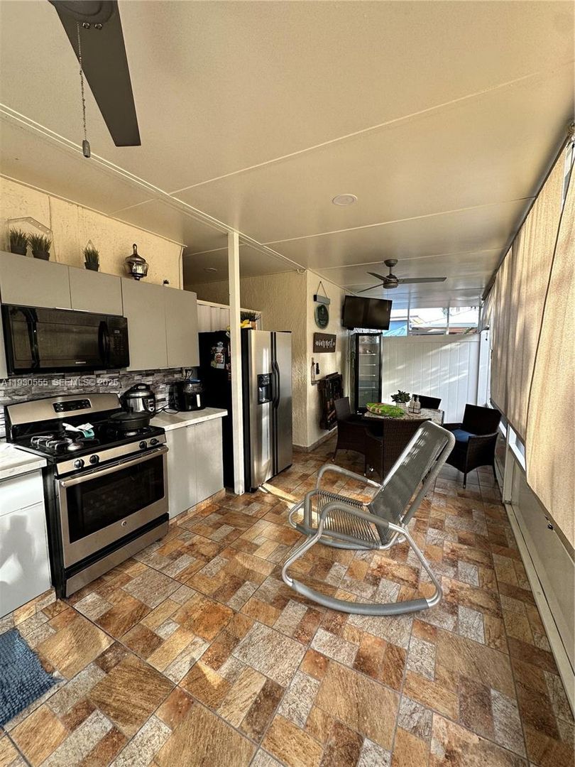 Hialeah House: 5010 E 1st Avenue 5010