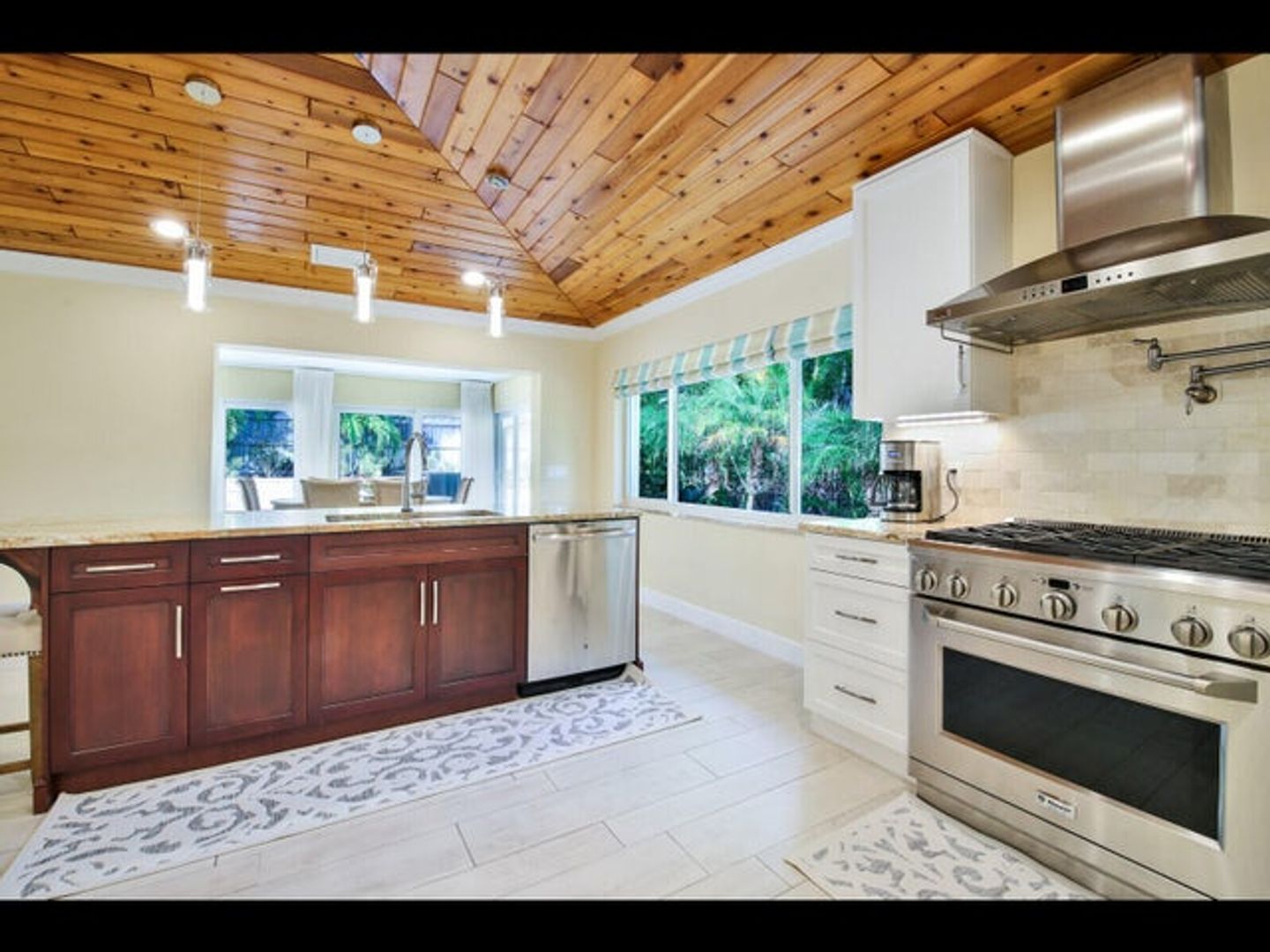 Juno Beach House: 451 N LYRA Circle