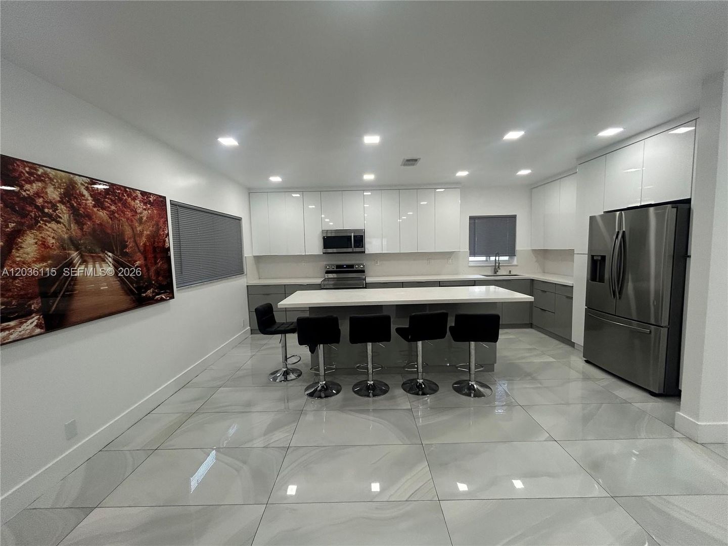 Hollywood House: 1060 Tyler Street