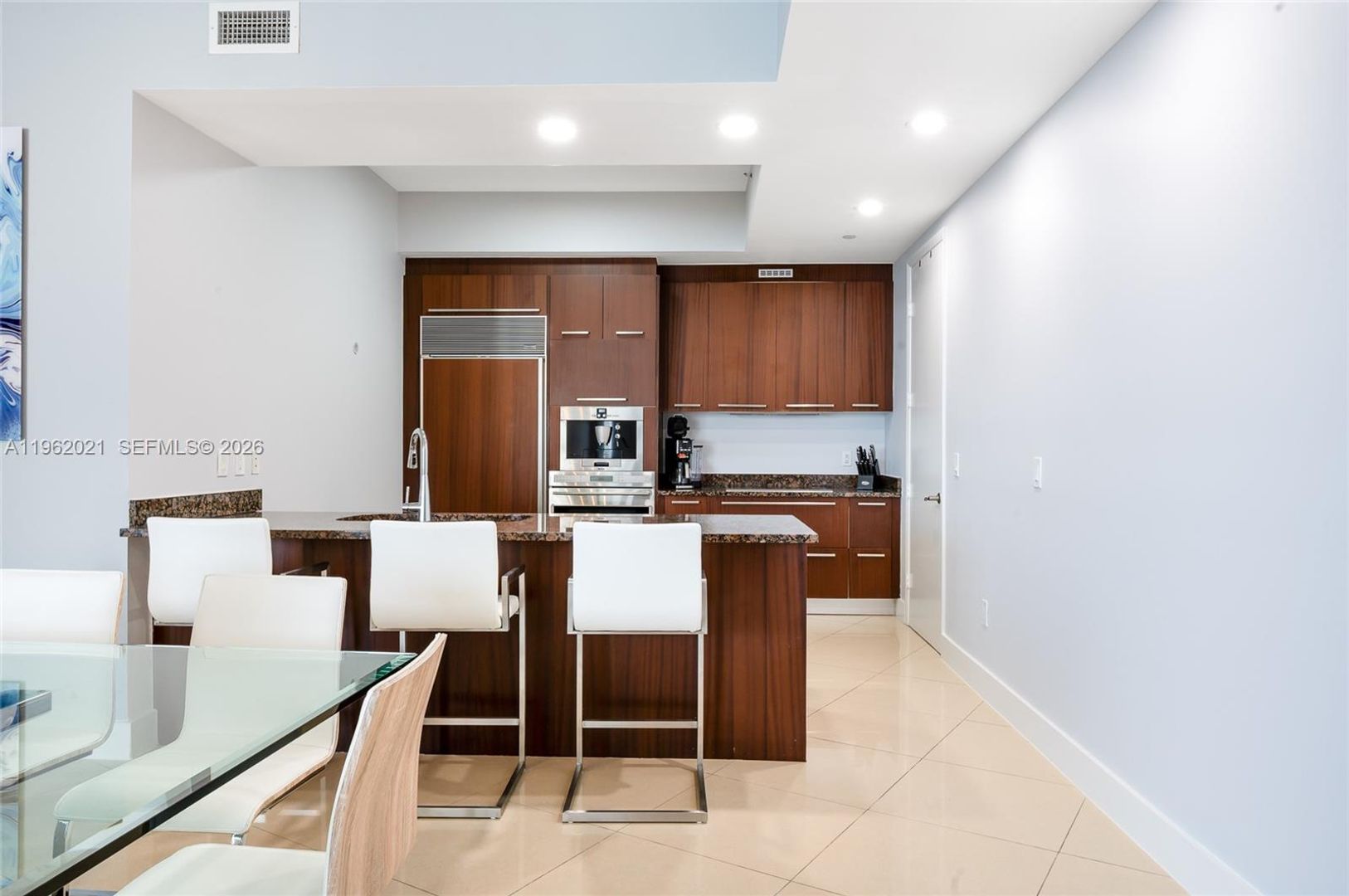 Sunny Isles Beach House: 15901 Collins Avenue 2303