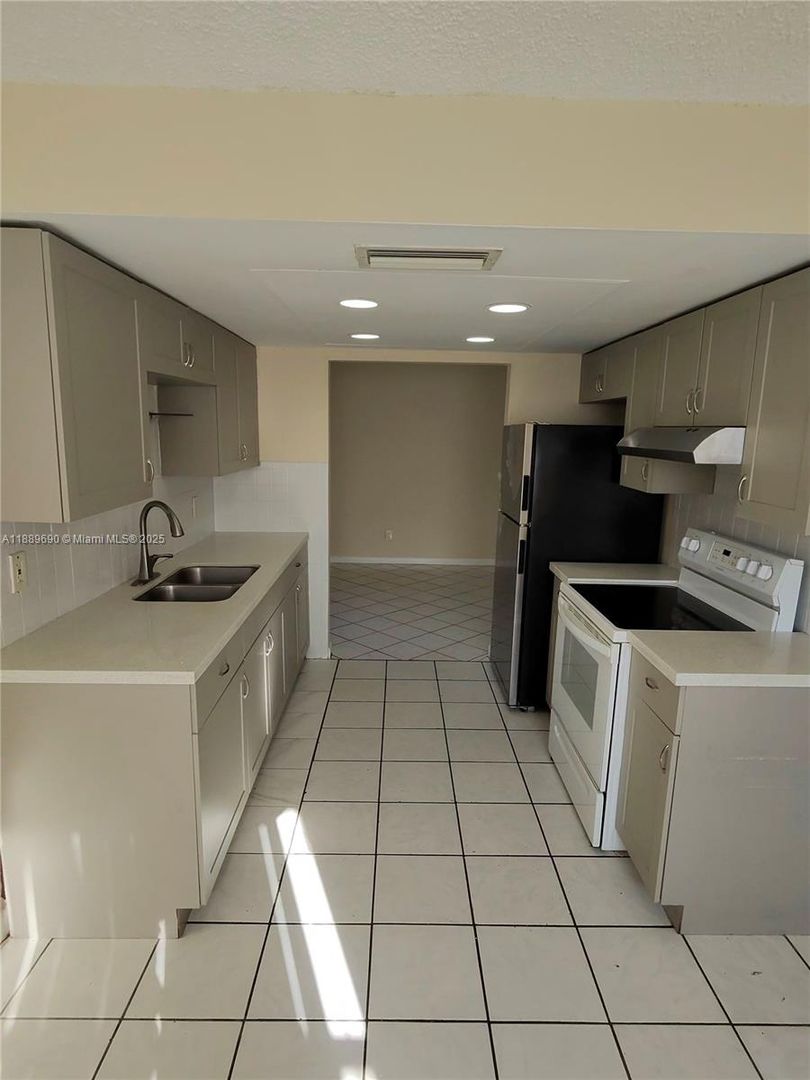 Lauderhill House: 4231 NW 27th Street N/A