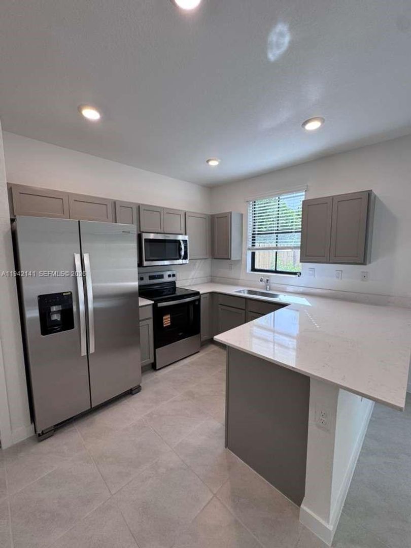 Florida City House: 1549 NE 3 Avenue 0