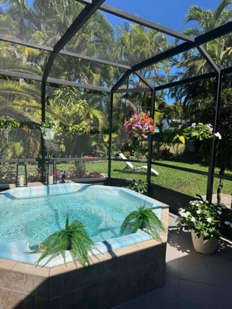 Deerfield Beach House: 544 NW 38th Avenue