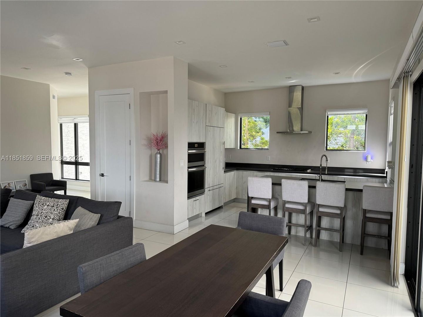 Doral House: 8283 NW 47th Lane