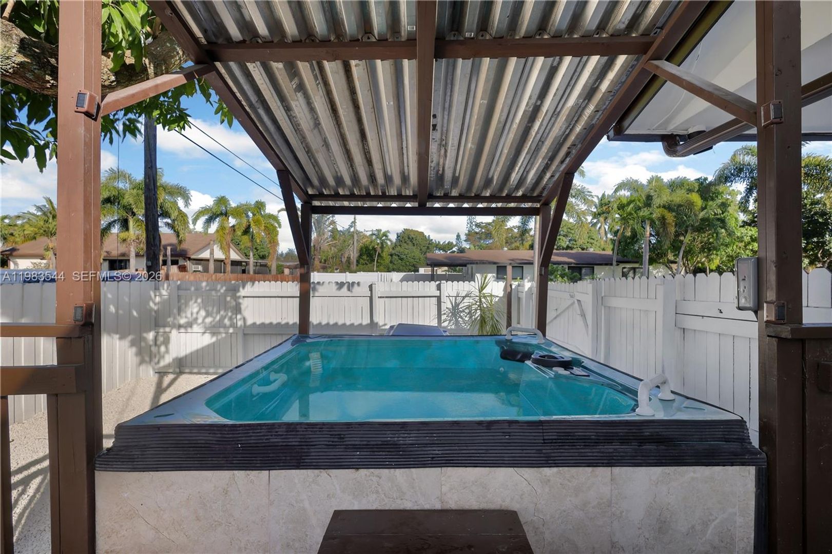 Hollywood House: 7501 Raleigh Street