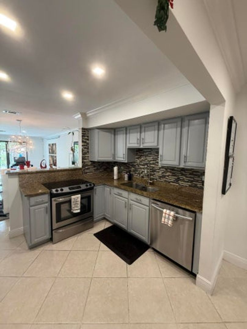 Wellington House: 12394 Westhampton Circle