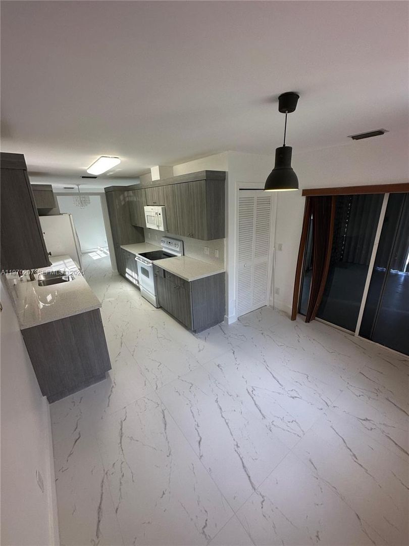 Hollywood House: 1445 Grant Street A