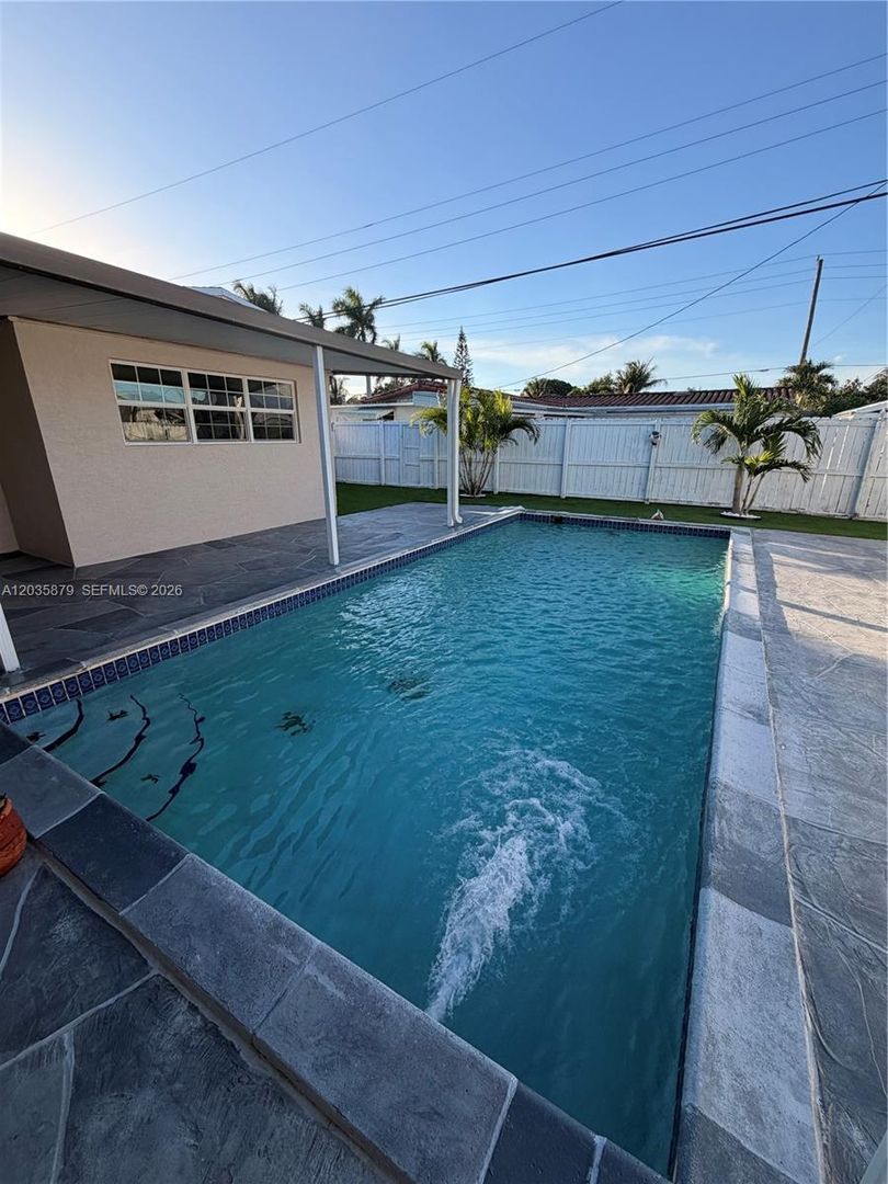 Davie House: 7751 NW 32nd Street