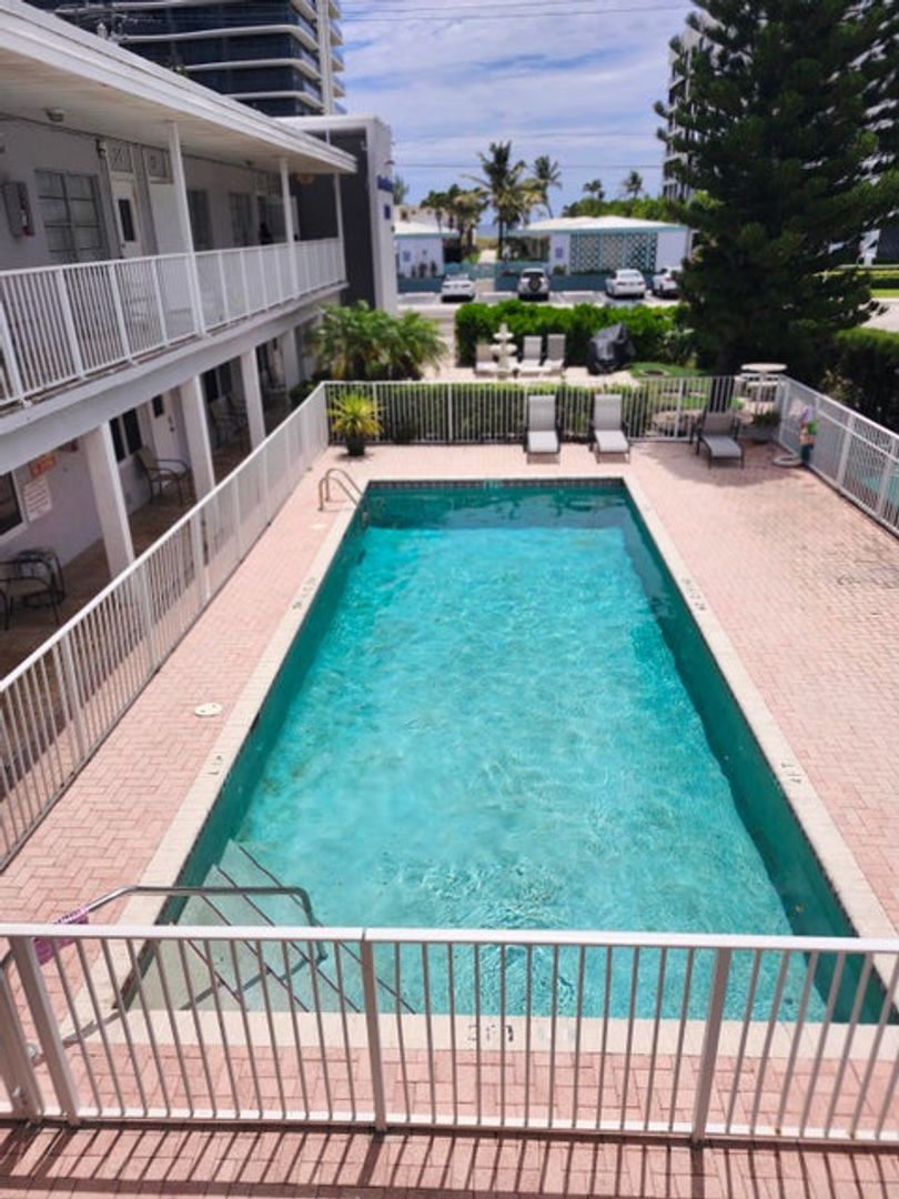 Pembroke Pines House: 819 N Ocean Blvd Boulevard 1-20