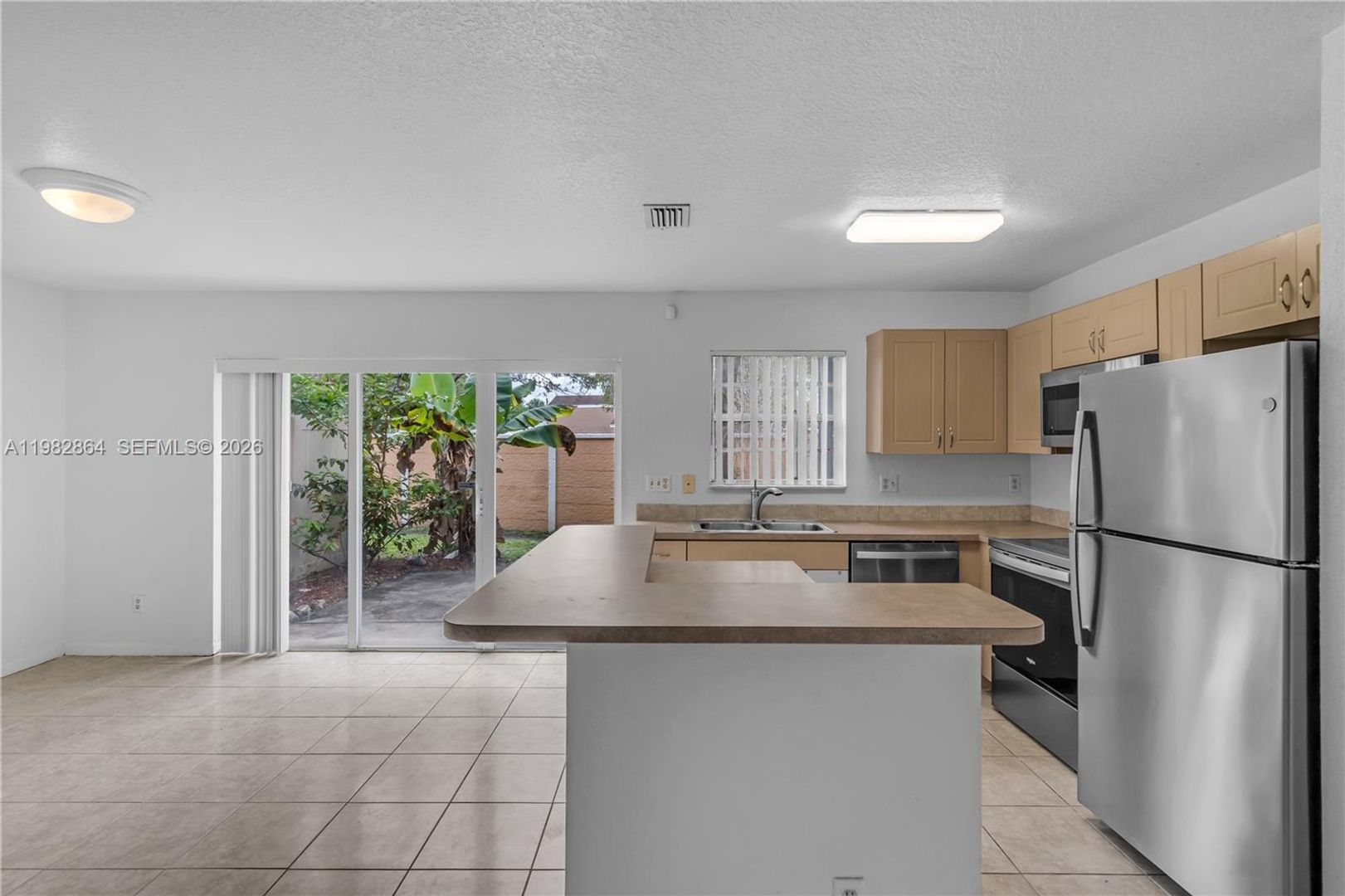 Miramar House: 2400 SW 87th Way na