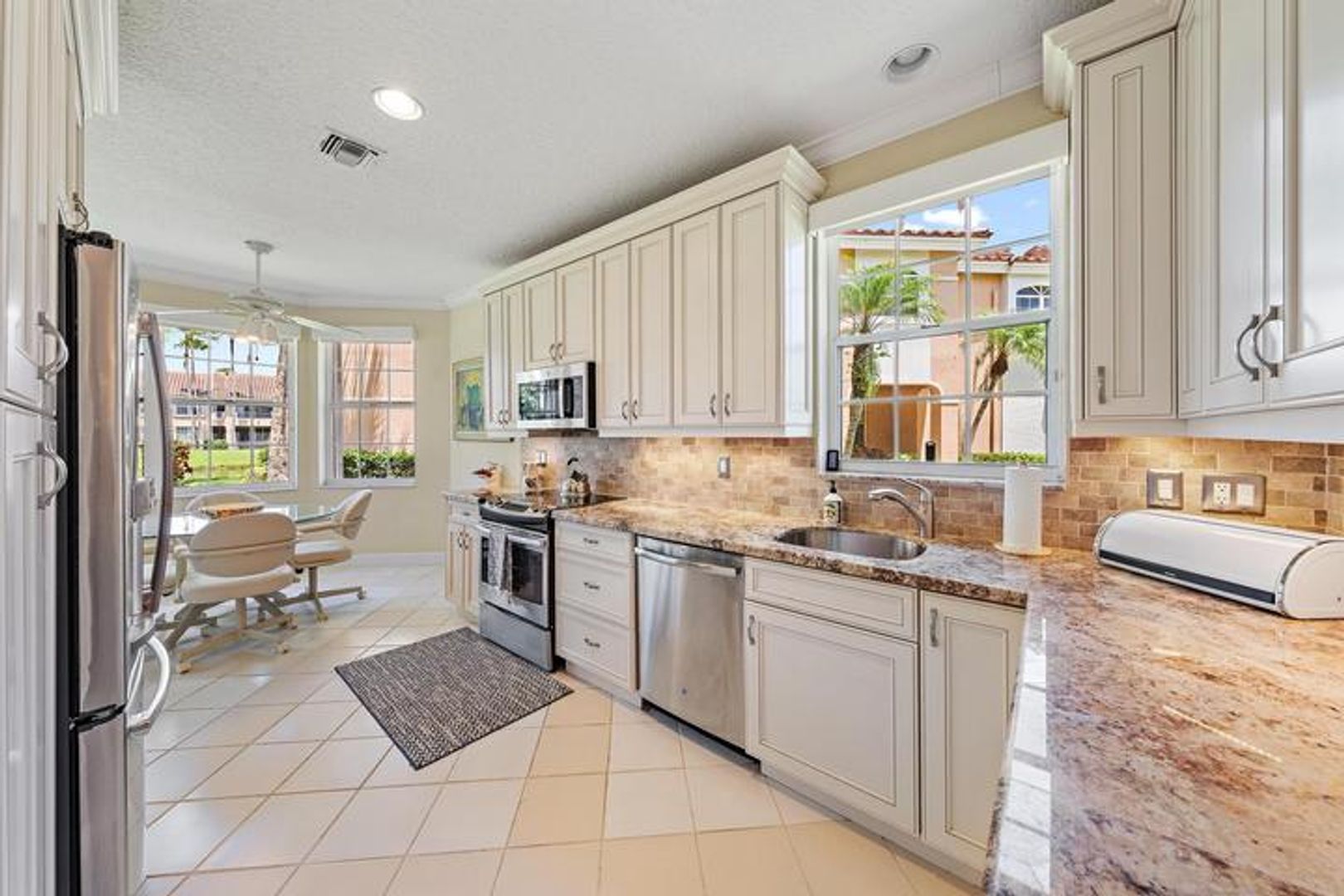 Palm Beach Gardens House: 120 LEGENDARY Circle