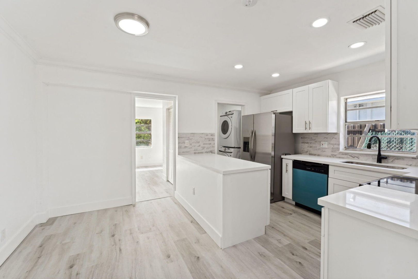 Deerfield Beach House: 489 NW 2nd Way