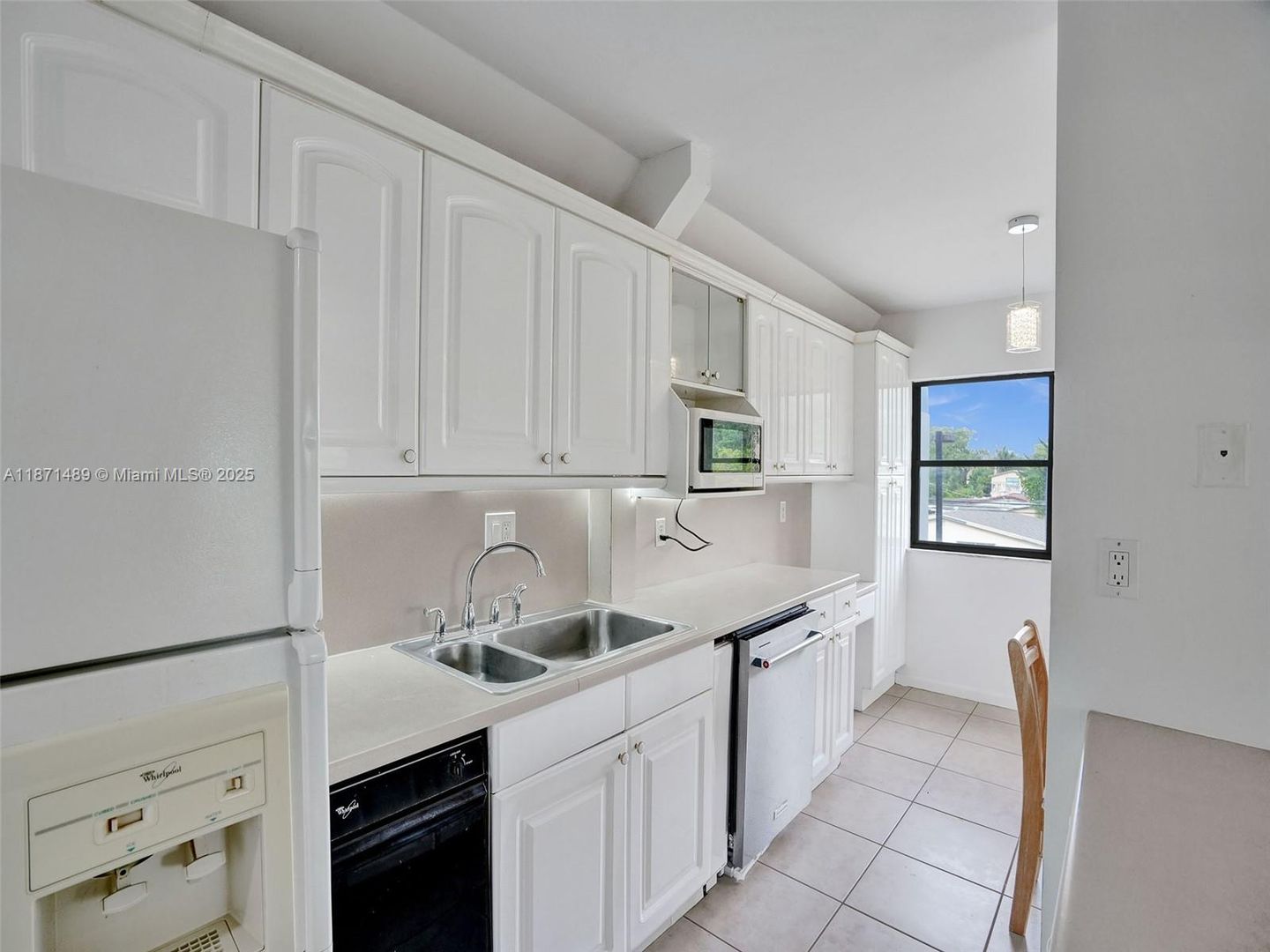 Hollywood House: 1891 N 61st Avenue B215