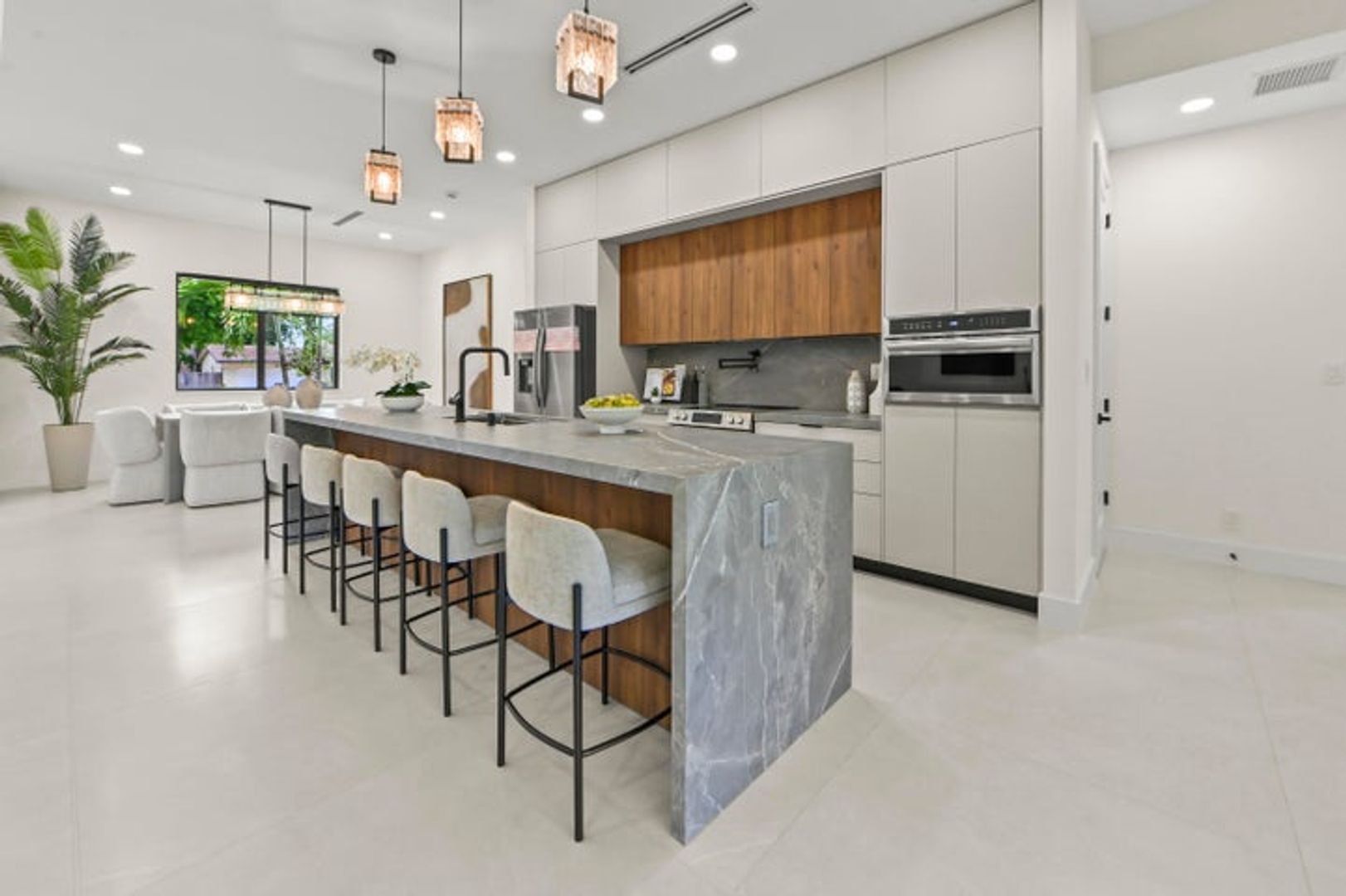 Coconut Creek House: 621 NW 42nd Avenue