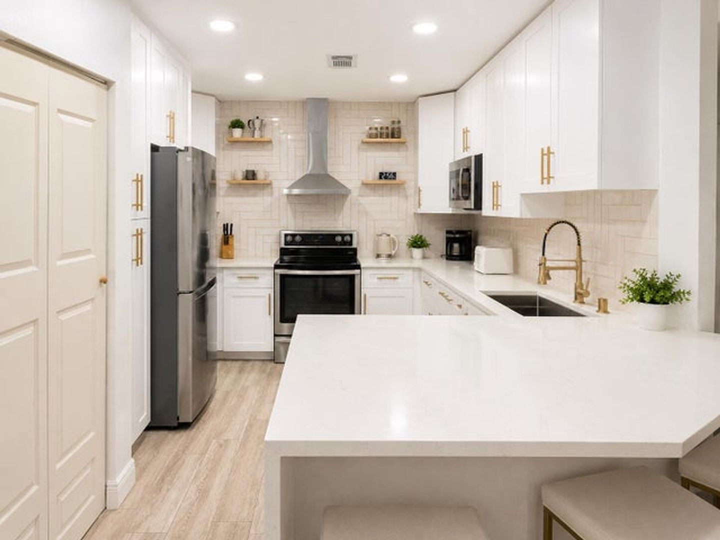 Pembroke Pines House: 332 NW 107TH Avenue