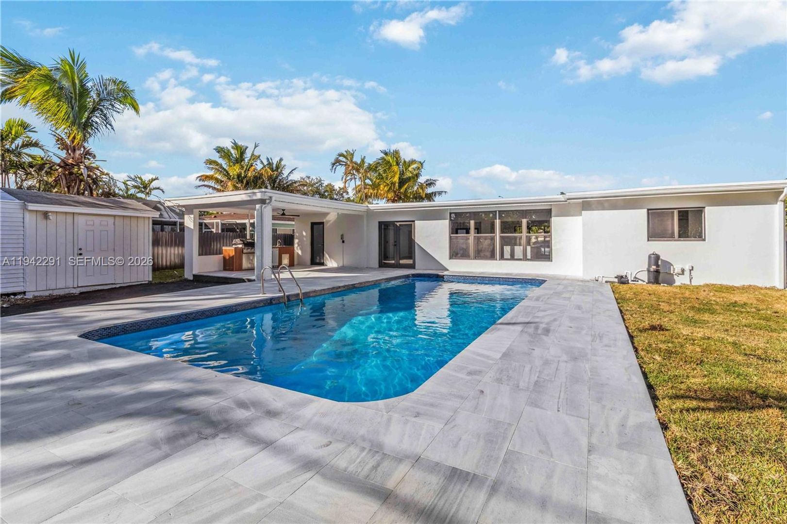 Hollywood House: 5420 Lincoln Street